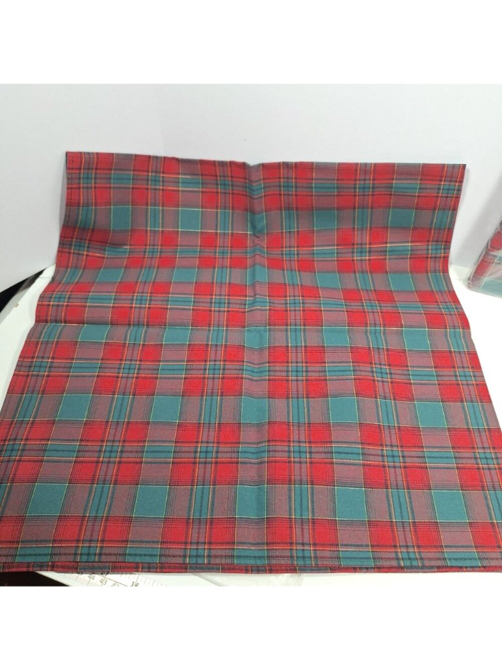 Longaberger Evergreen Plaid 4 Napkins 36" Square Tablecloth Set Open Package - Picture 6 of 16